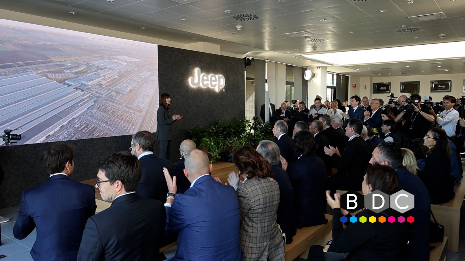 A MELFI VIA ALLA PRODUZIONE DELLA NUOVA COMPASS, ISTITUZIONI CAUTAMENTE FIDUCIOSE